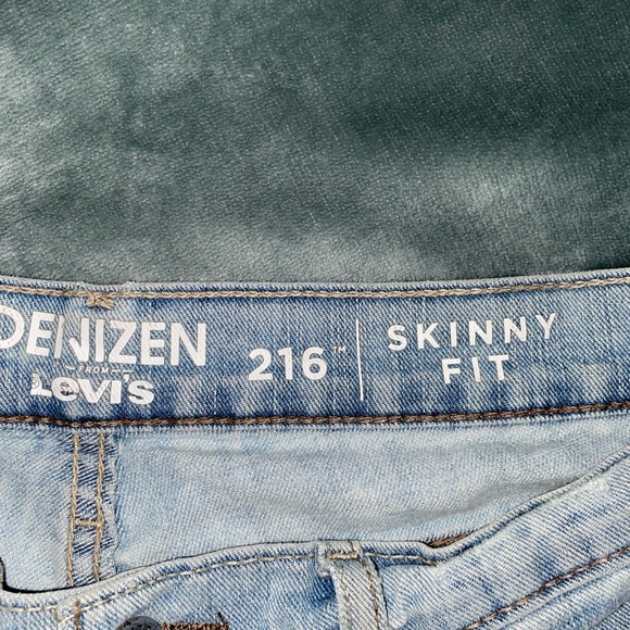 Levi Men’s Blue Jeans - Picture 3 of 4